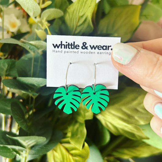 Monstera leaf dangles