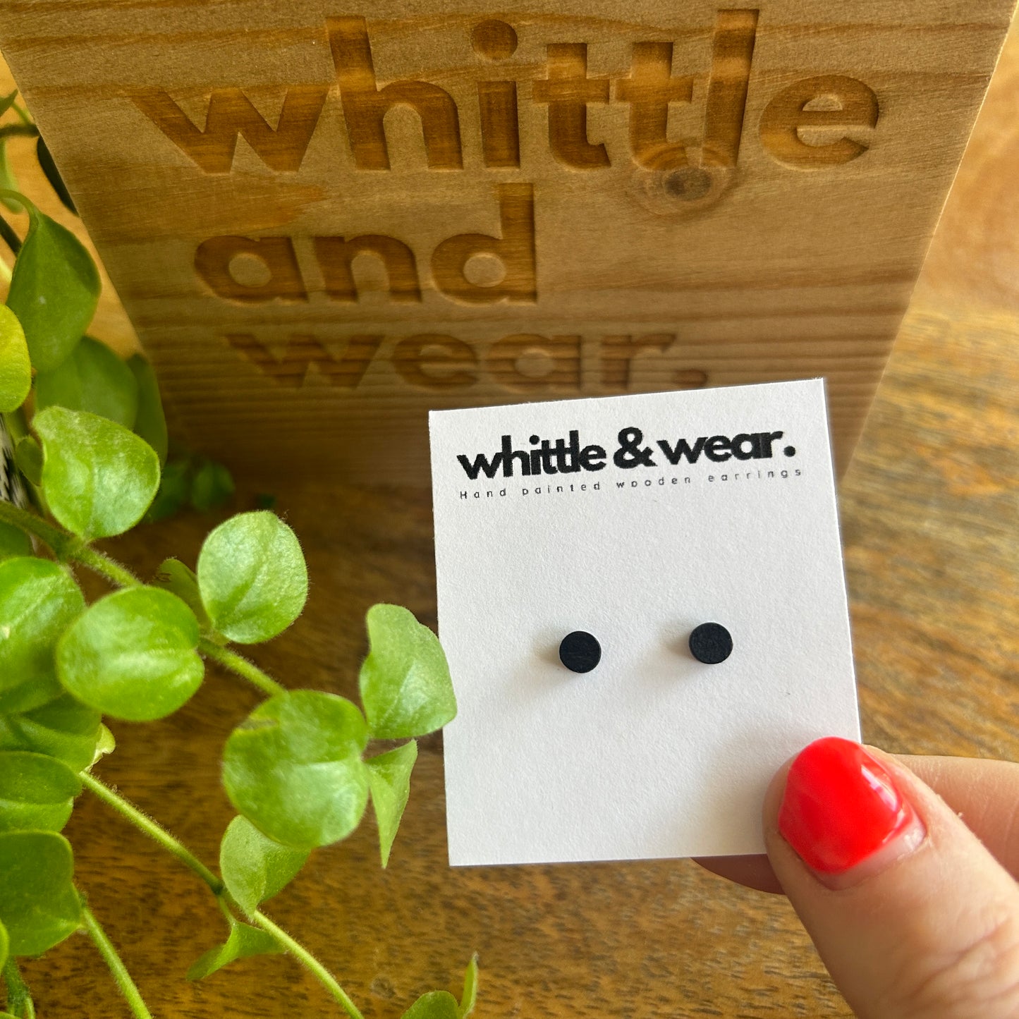 Mini round stud. Black