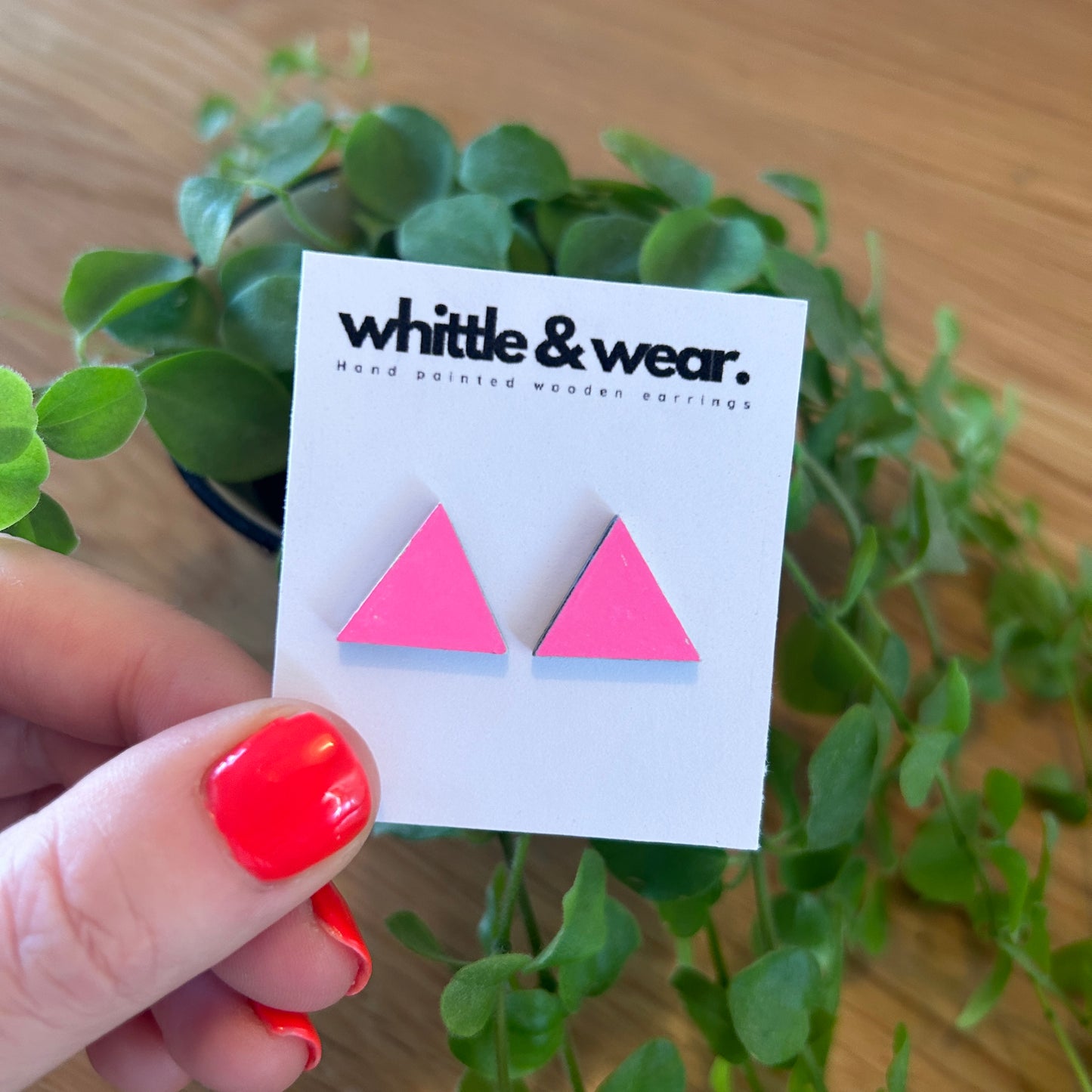 Triangular studs. Pink