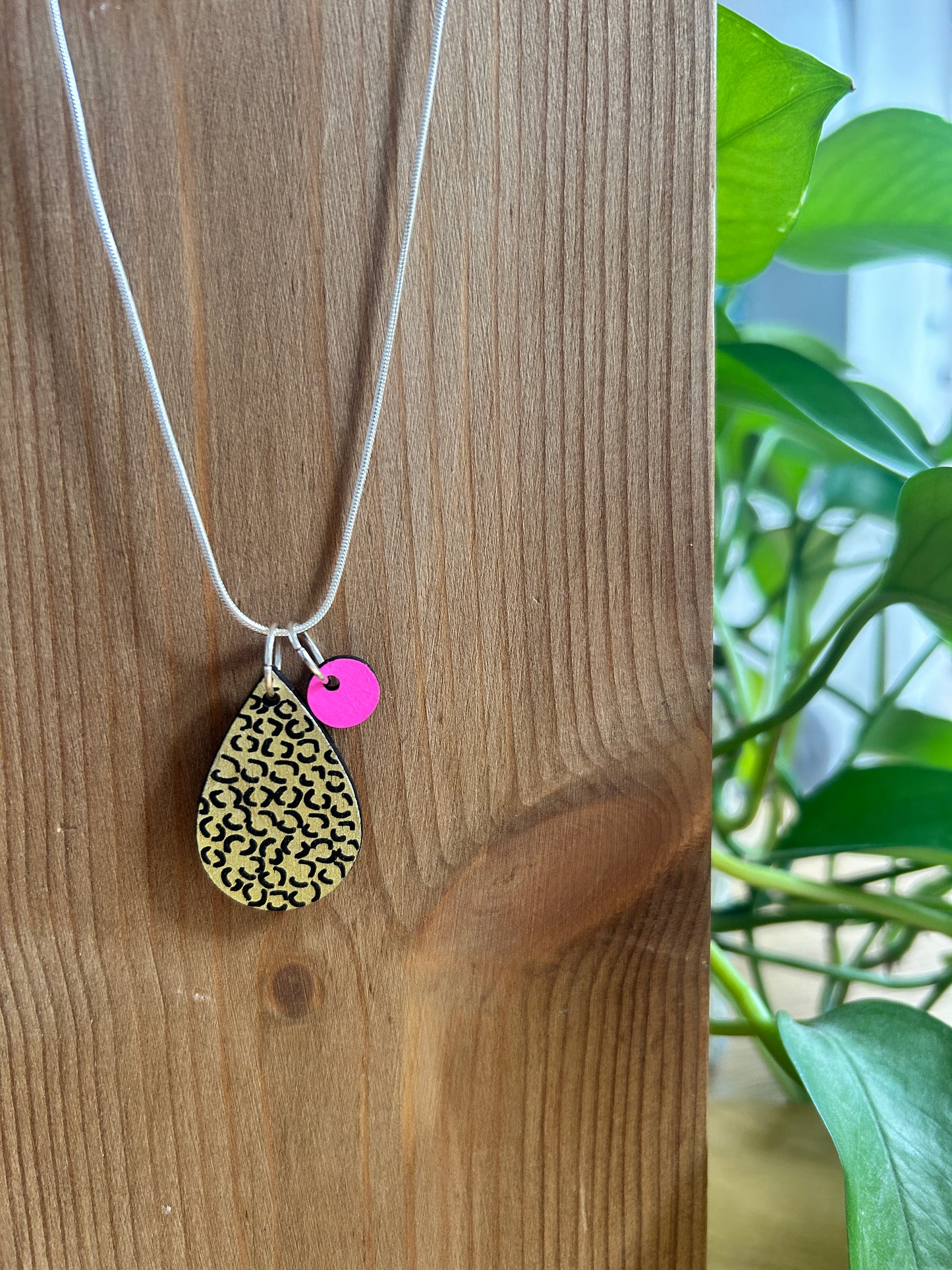 Hand painted wooden necklace 01