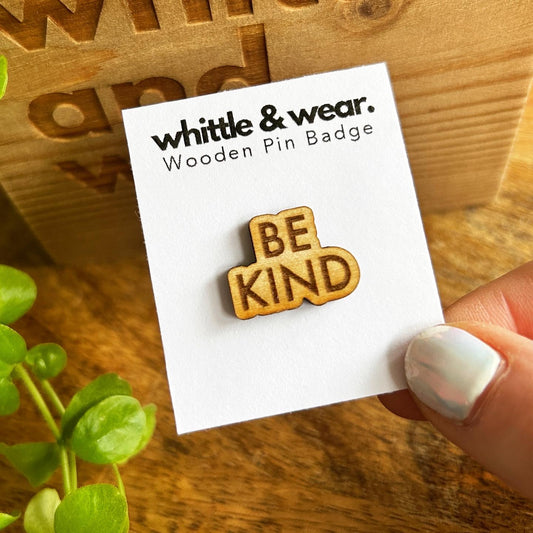 Wooden pin badge - Be kind